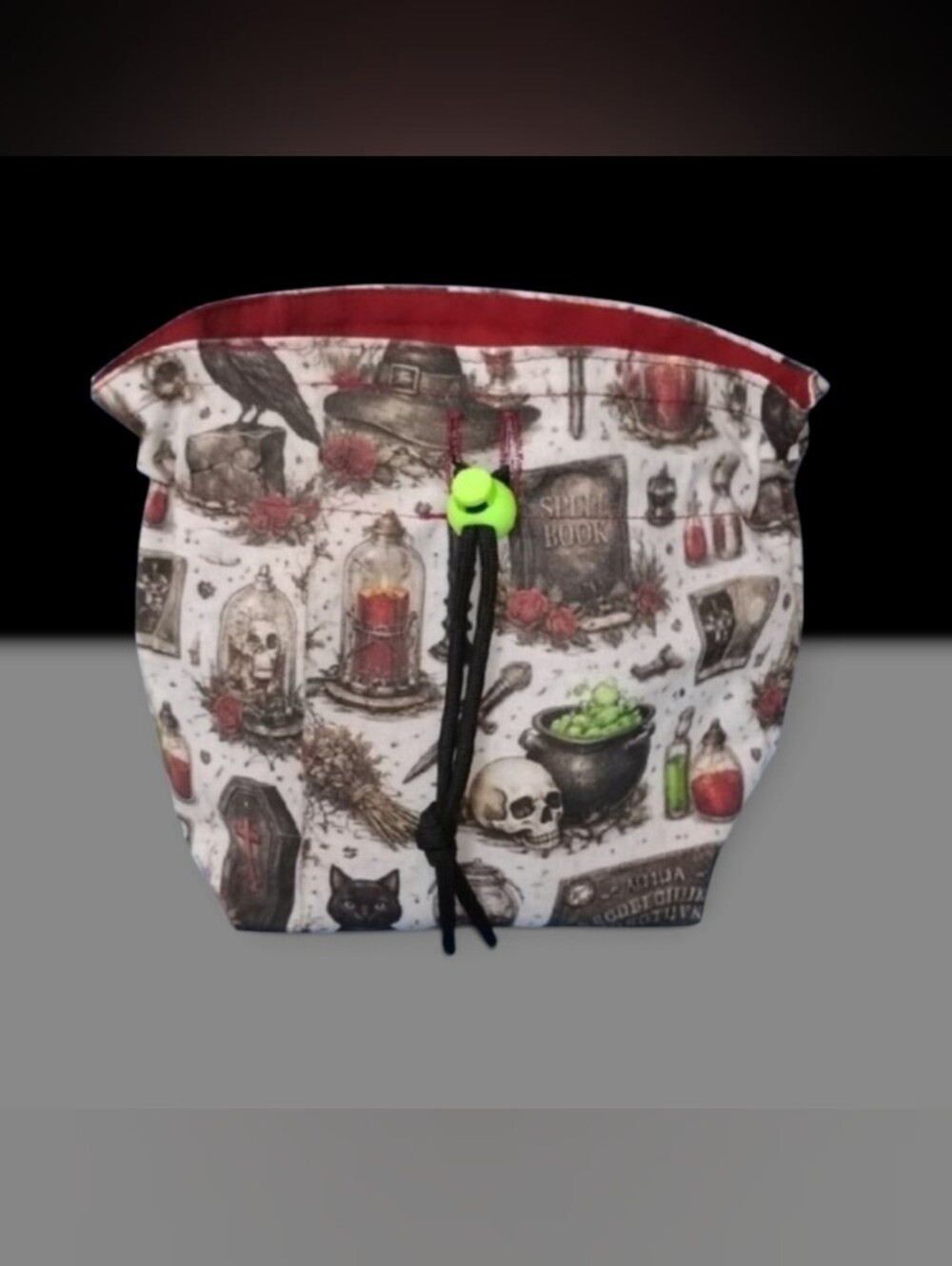Women’s Potion-Print Drawstring Cosmetic Pouch in Cream and Red